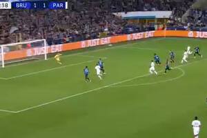 El remate de Messi al travesaño, durante el primer tiempo de Brujas-PSG