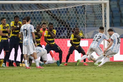 El remate de Messi ya se despega de su botín zurdo