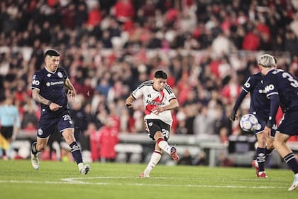 El remate de Tomás Galván, la figura de River en el Monumental; el mediocampista se lució con dos goles