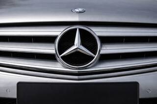 Subastan por menos de 3 millones de pesos a un Mercedes Benz C200