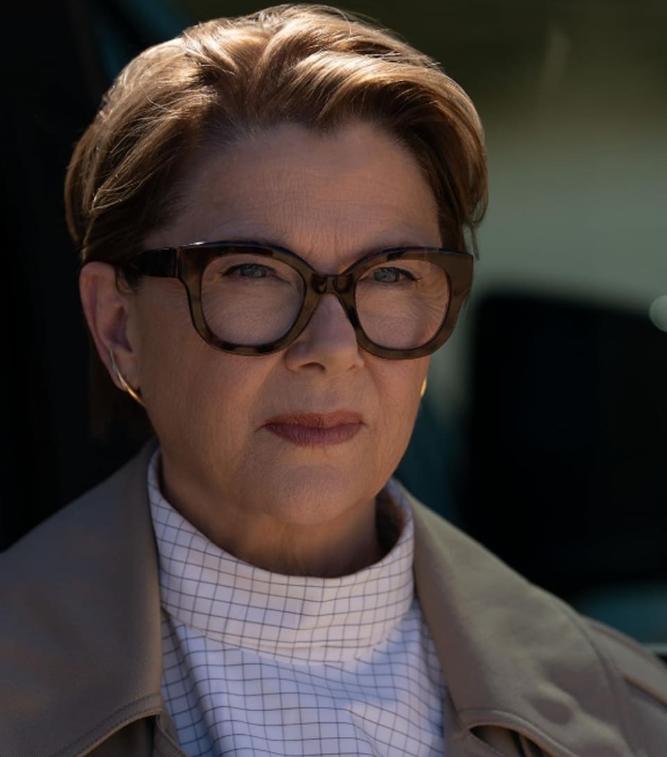 El renacer de una villana inesperada: Annette Bening regresa al crimen y los negocios en una serie