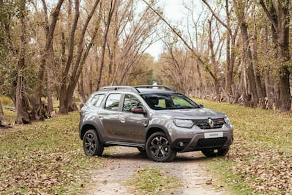 El Renault Duster renovó sus llantas y trae detalles en naranja en la versión Iconic