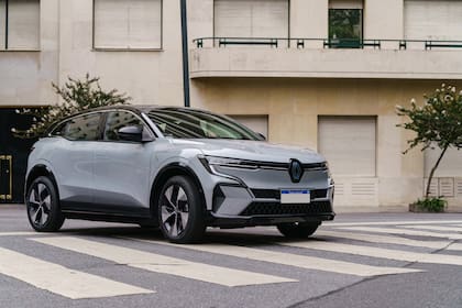 El Renault Megane e-Tech también podría ser impactado por la eliminación de aranceles aduaneros para electrificados