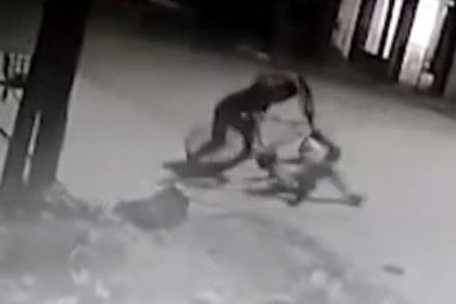 El repartidor golpea al ladrón