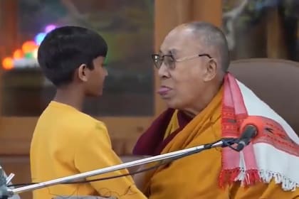 El repudiable pedido del Dalai Lama hacia un menor de edad