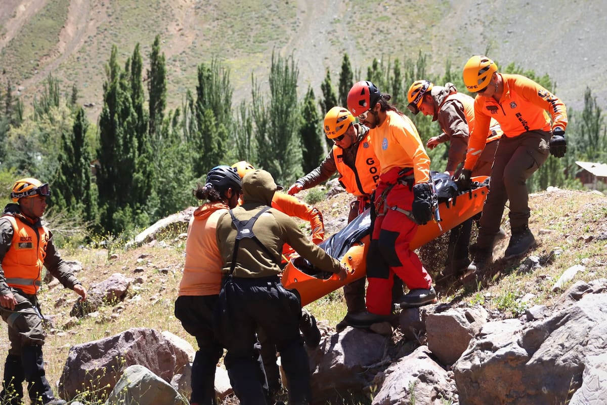 El rescate de los cuerpos de los andinistas argentinos, en Chile