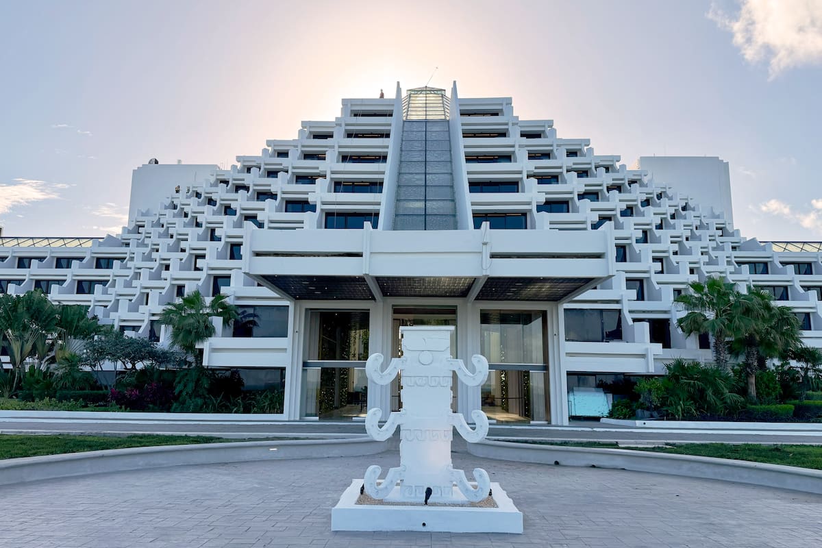 El resort, en la costa de Cancún, fue renovado para adaptarse a nuevas demandas del turismo de alta gama.