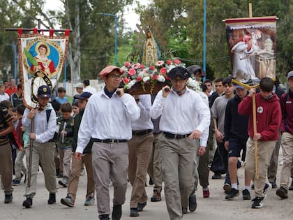 "El respeto a las santas escrituras y oraciones se perdió en la misa moderna, que es ambigua, con un desamor al Señor", dice Reyes, uno de los seguidores de la fraternidad
