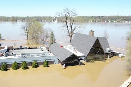 El restaurante cerrará hasta que bajen las aguas