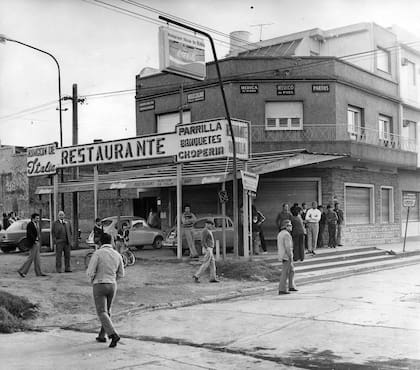 El restaurante de Pichincha y Provincias Unidas, en San Justo, donde fue asesinado el doctor Arturo Mor Roig. Luego del hecho, el comercio fue cerrado.