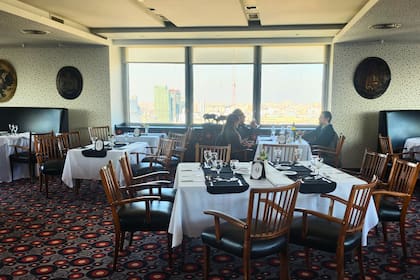 El restaurante del Club Alemán tiene una de las mejores vistas al río