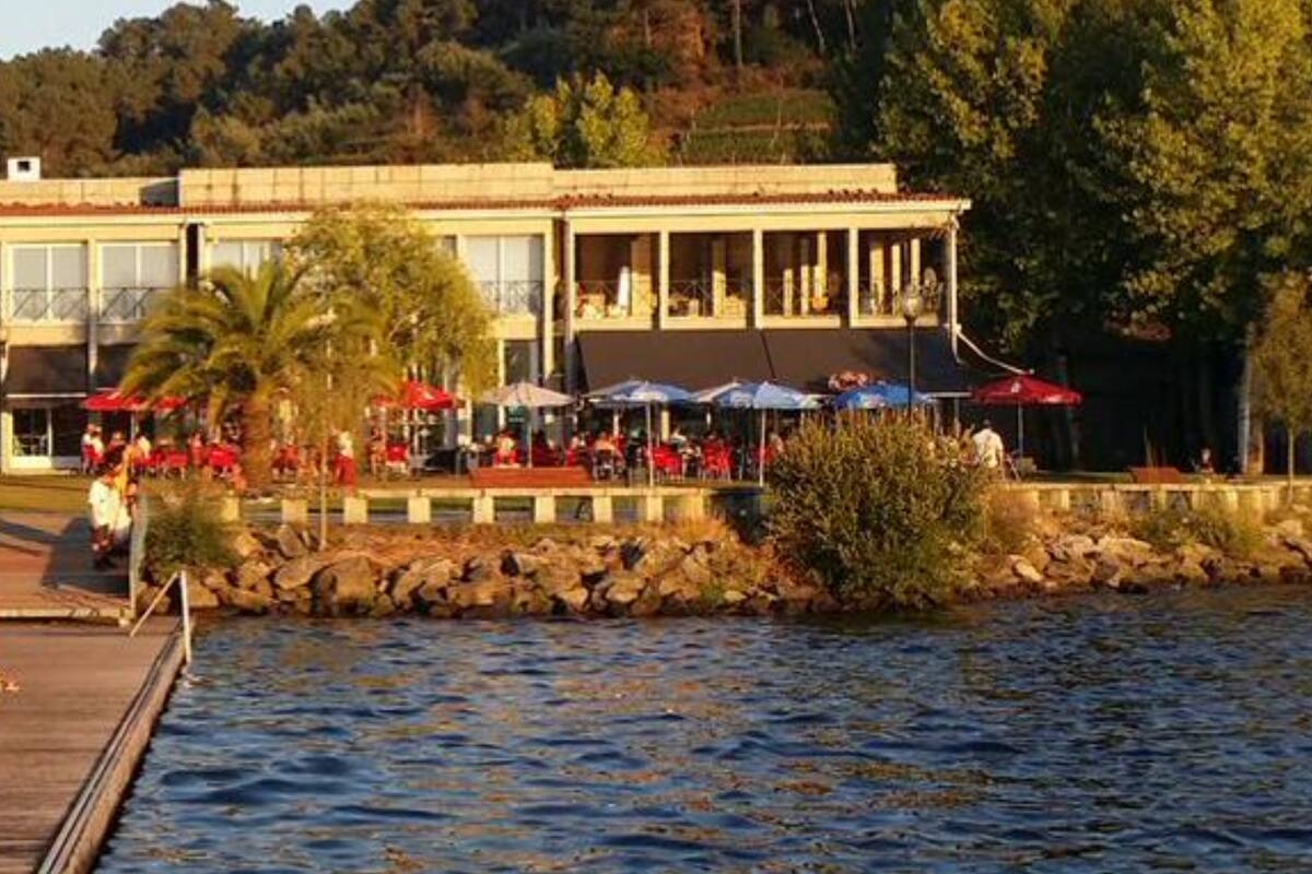 El restaurante donde ocurrió el episodio que se volvió viral (Foto: Twitter/@nauticocastrelo)