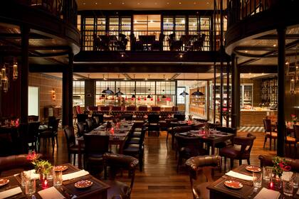 El restaurante Elena, en el puesto 72 del ranking, fue el lugar elegido para recibir a los otros galardonados