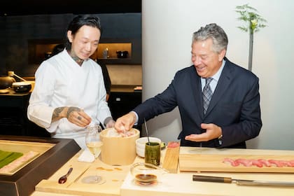 El restaurante está a cargo del chef George Ruan y cenar allí tiene un costo de 375 dólares por persona