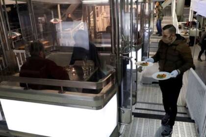 El restaurante húngaro Costes, de una estrella Michelin,sirvió un menú de cuatro pasos en el Budapest Eye