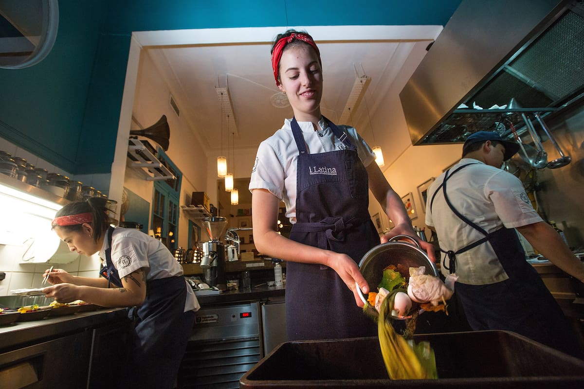 El restaurante i Latina es el primero del país en no generar desperdicios de alimentos ni residuos orgánicos y es un caso inspirador para tomar medidas en nuestras casas, que generan el 60% de los desperdicios del país