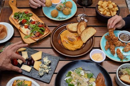 El restaurante ofrece un amplio menú con opciones tanto dulces como saladas