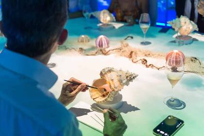 El restaurante propone una sobrecarga sensorial con el uso de la última tecnología