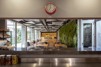 El restaurante se construyó en una porción de lote en su casa familiar, en el barrio residencial de Guadalupe