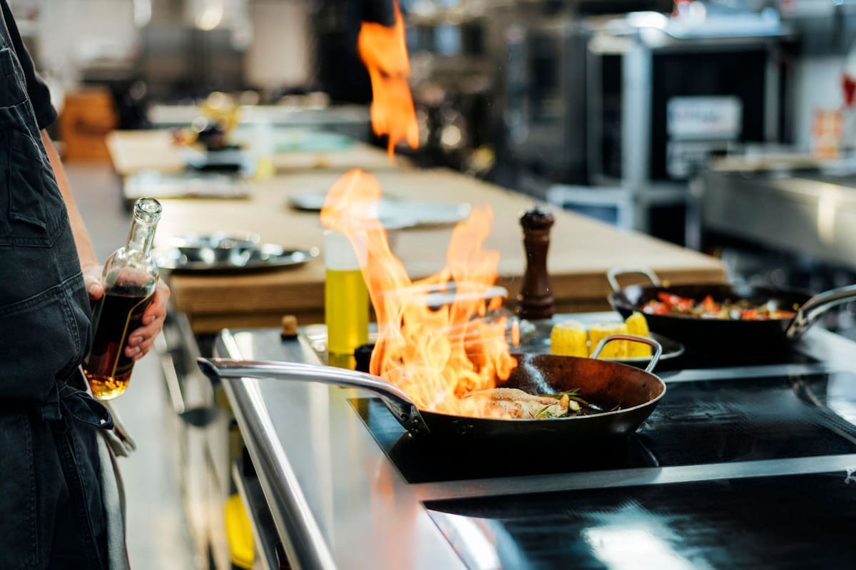El restaurante se ubicaba en la Galleria de Fresno, en Civic Square, cerca del Palacio de Justicia del Condado de Fresno y a solo un par de cuadras del Ayuntamiento