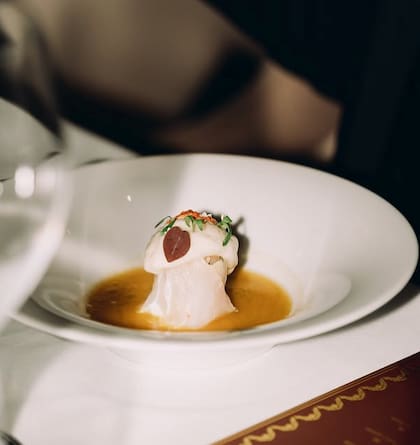 El restaurante también ofrece El Viaje, un menú de degustación que cuesta US$189 por comensal