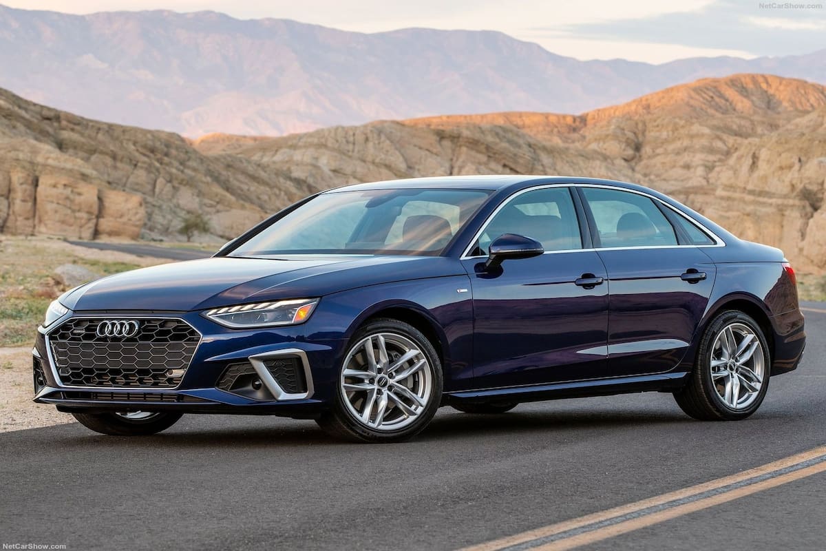 El restyling del A4 sigue el nuevo lenguaje de diseño de la marca y lo hace más atlético y deportivo