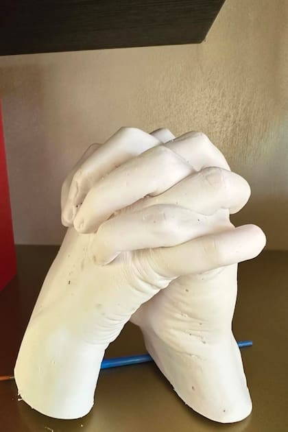 El resultado fue una particular escultura con la que sellaron su unión a tres meses de la boda.