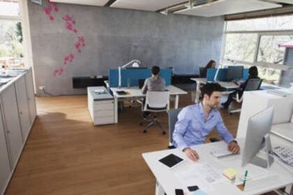 El reto de los espacios de trabajo post-cuarentena, entonces, será emular y mejorar la seguridad física de la casa propia, donde cada individuo puede tener un mayor control sobre determinadas variables