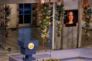 El retrato de Machado en el escenario donde se entregó el Nobel