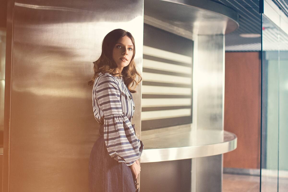 El revival se lleva con pantalones oxford, el flower power, el corderoy y los tonos tierra