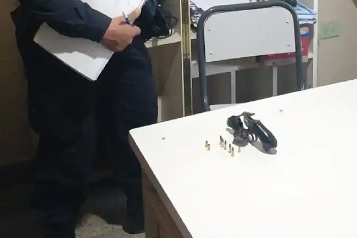 El revólver secuestrado a una alumna en una escuela de Tucumán