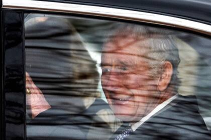 El rey Carlos III de Gran Bretaña fue visto el martes en público por primera vez desde que le diagnosticaron cáncer y se informó públicamente