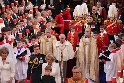El rey Carlos III de Gran Bretaña llega a la abadía de Westminster, en el centro de Londres, el 6 de mayo de 2023, para su coronación.