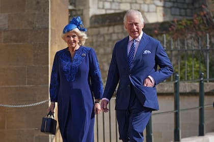 El rey Carlos III de Gran Bretaña y Camilla, la reina consorte (Yui Mok/Pool vía AP, archivo)