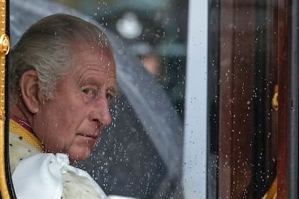 El rey Carlos III fue diagnosticado con "un tipo de cáncer", informó el Palacio de Buckingham (Foto AP/Alessandra Tarantino, Archivo)