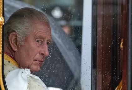 El rey Carlos III se dirige a la Abadía de Westminster antes de su ceremonia de coronación (Archivo)