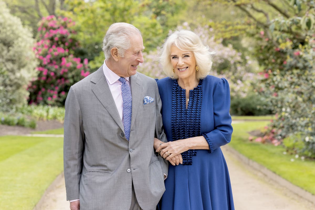 El rey Carlos III y su esposa, la reina consorte Camilla, en el Palacio de Buckingham.