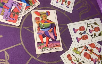 El rey de copas es para géminis, que representa a los reyes de la luna llena.
