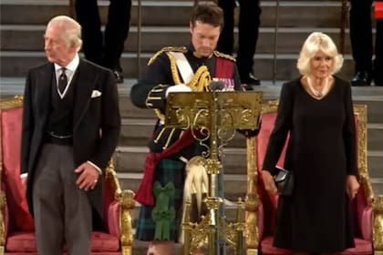 El rey de Inglaterra Carlos III y la reina consorte Camila Parker Bowles se preparan para la coronación