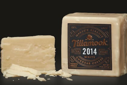El rey de los quesos cheddar fue el Tillamook Creamery Maker’s Reserve 2014, un queso cheddar blanco extrafuerte con “una textura brillante y escamosa. (Tillamook)