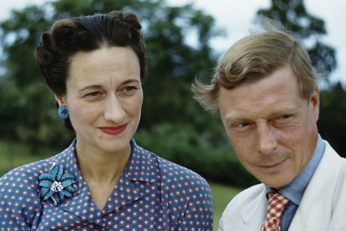 El rey Eduardo VIII abdicó para casarse con Wallis Simpson, una estadounidense que se había divorciado dos veces.