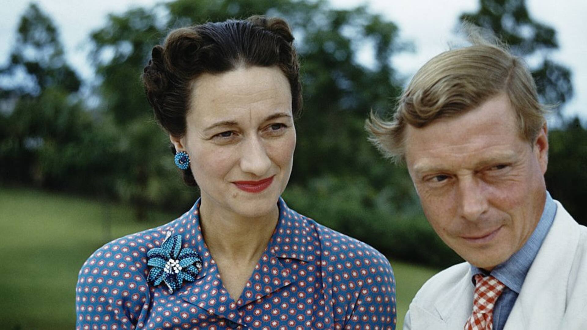 El rey Eduardo VIII abdicó para casarse con Wallis Simpson, una estadounidense que se había divorciado dos veces.