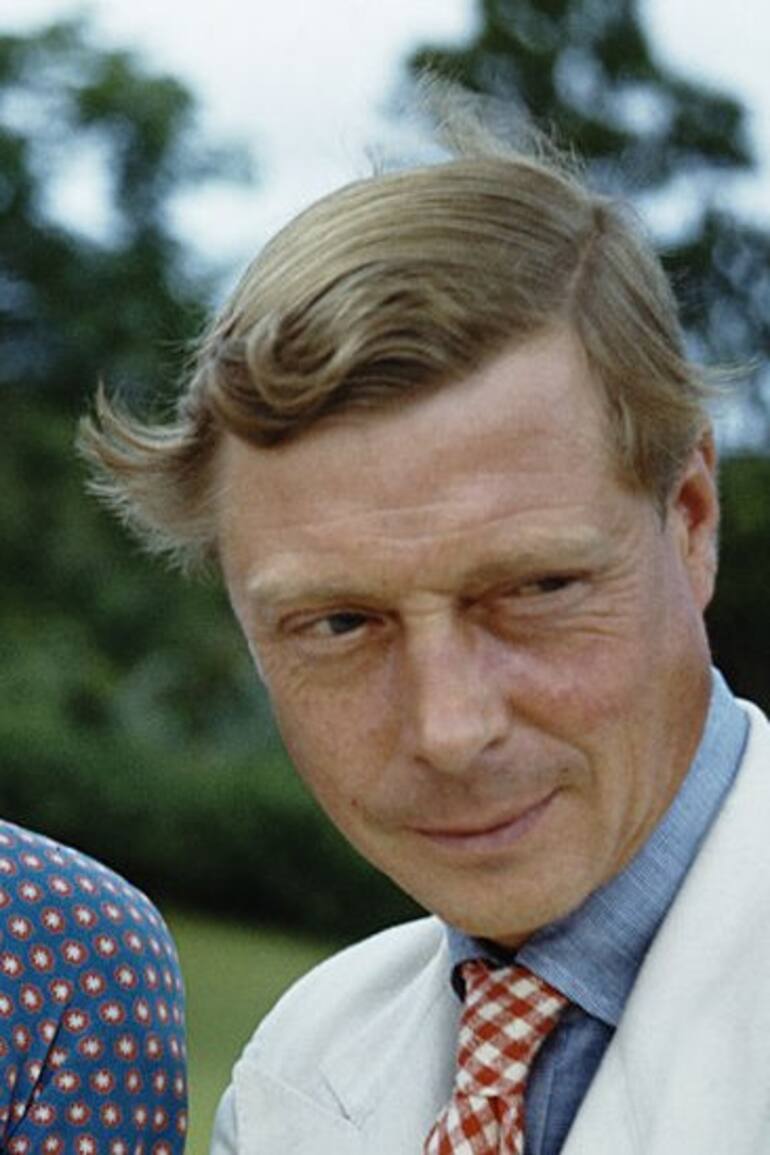 El rey Eduardo VIII abdicó para casarse con Wallis Simpson, una estadounidense que se había divorciado dos veces.