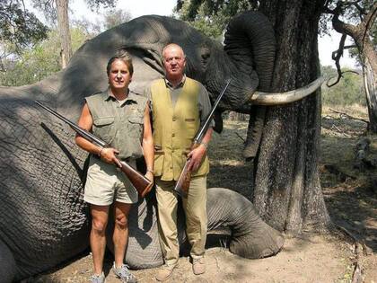 El rey emérito cazando elefantes en Botswana