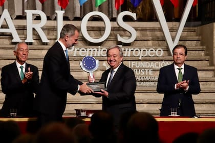 El Rey Felipe VI entrega el XV Premio Europeo Carlos V al secretario general de la ONU, Antonio Guterres, el 9 de mayo de 2023