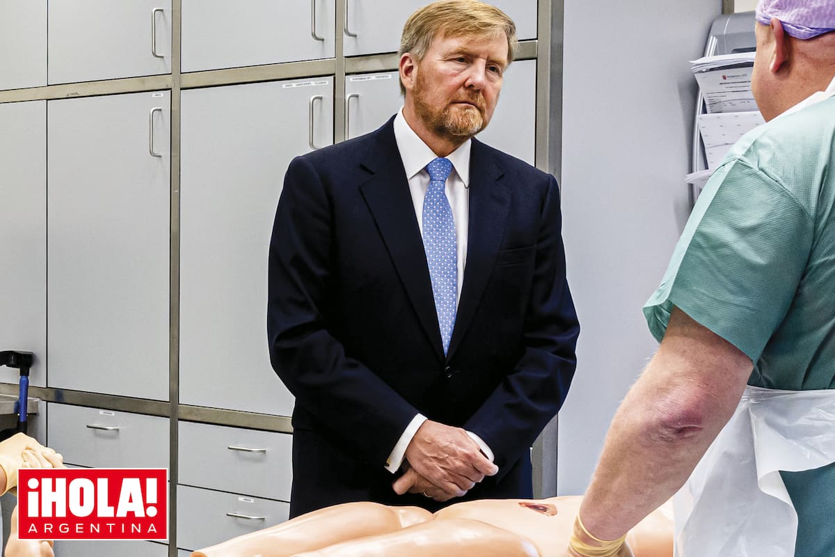 El rey Guillermo Alejandro de los Países Bajos en su visita oficial al Instituto Forense en La Haya, el pasado 6 de marzo.