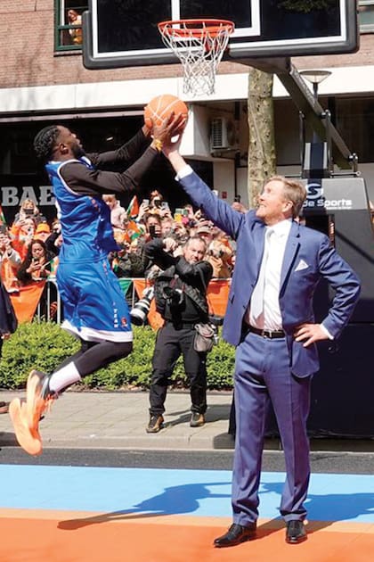 El rey Guillermo prefirió el básquet.