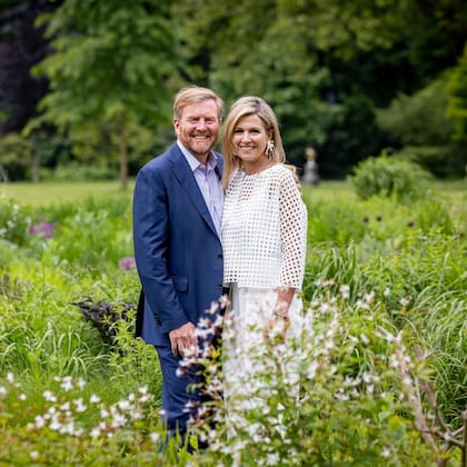 El rey Guillermo y la reina Máxima posaron a pura sonrisa para la cámara (Foto: Instagram @koninklijkhuis)
