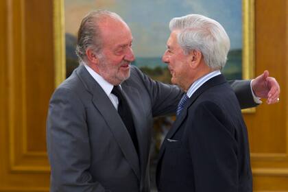 El rey Juan Carlos I había recibido a Mario Vargas Llosa en el Palacio de la Zarzuela en 2011