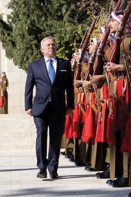El Rey pasa revista a las tropas.